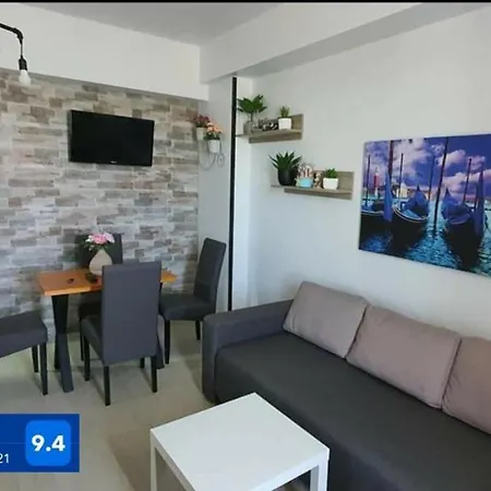 Roma Summerland Mamaia